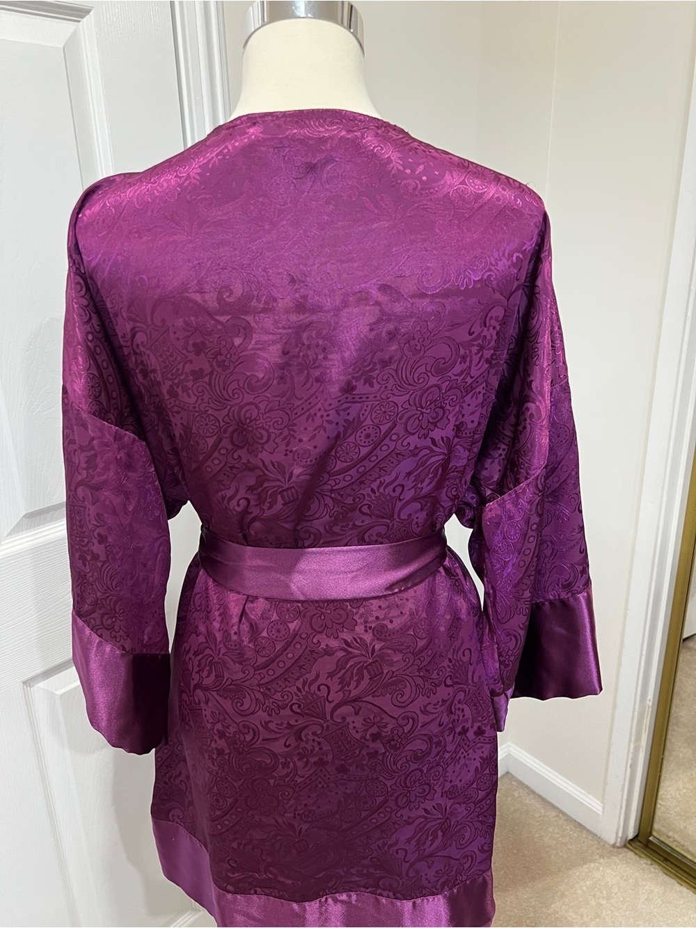Victoria’s Secret Vintage Gold Label Damask Print Robe 3/4 Sleeve Burgundy O/S - Picture 7 of 10